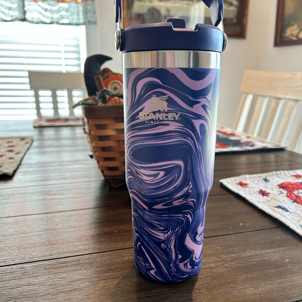 30oz flip top Stanley